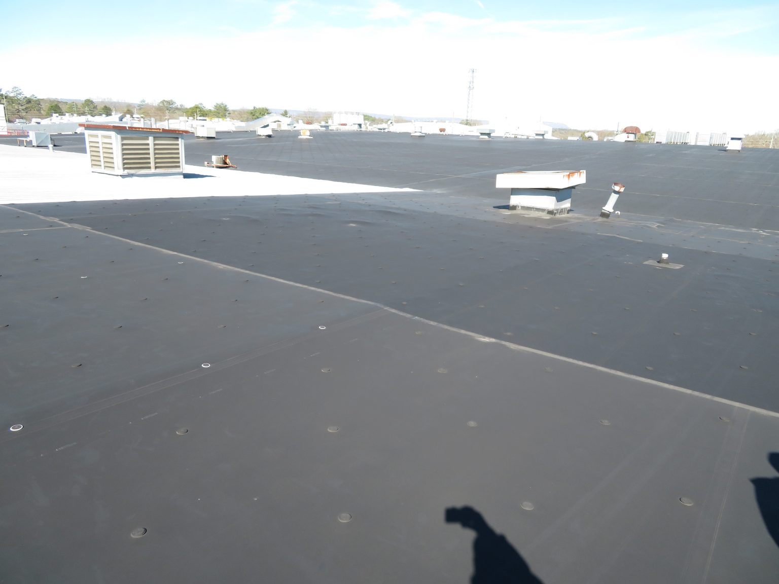 SinglePly Membrane vs BuiltUp Roofing Which is Best for Commercial