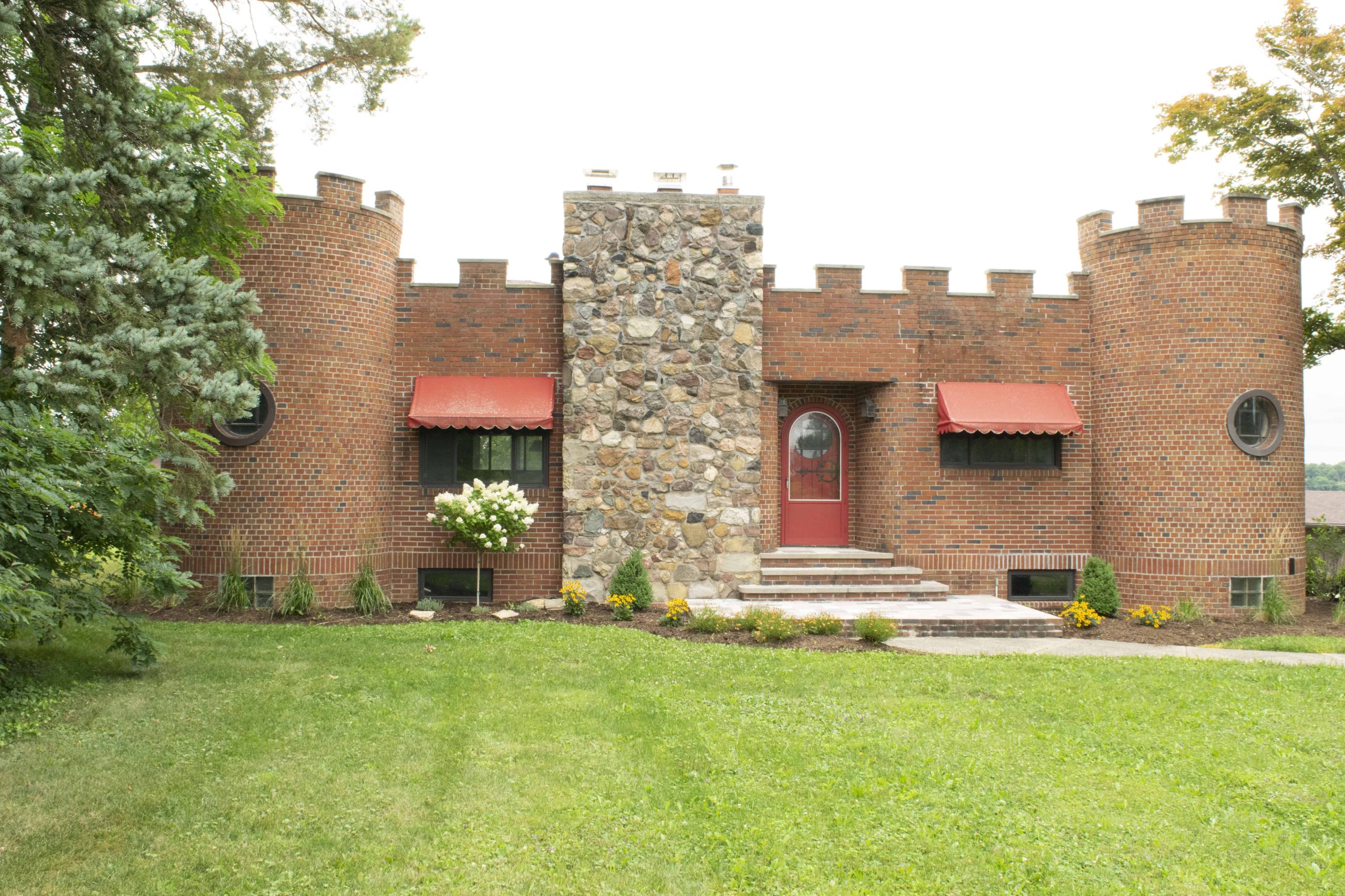 GRAND MEDINA HOME: Protecting the Castle